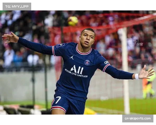 实时:巴黎圣日耳曼后卫马尔基尼奥斯因伤被换下,什克里尼亚尔替补登场